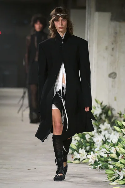 Look 3